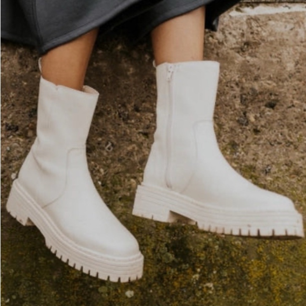 ROOLEE WOMENS IVORY Panther FAUX LEATHER ankle BOOTS K POP Rumi SIZE 5